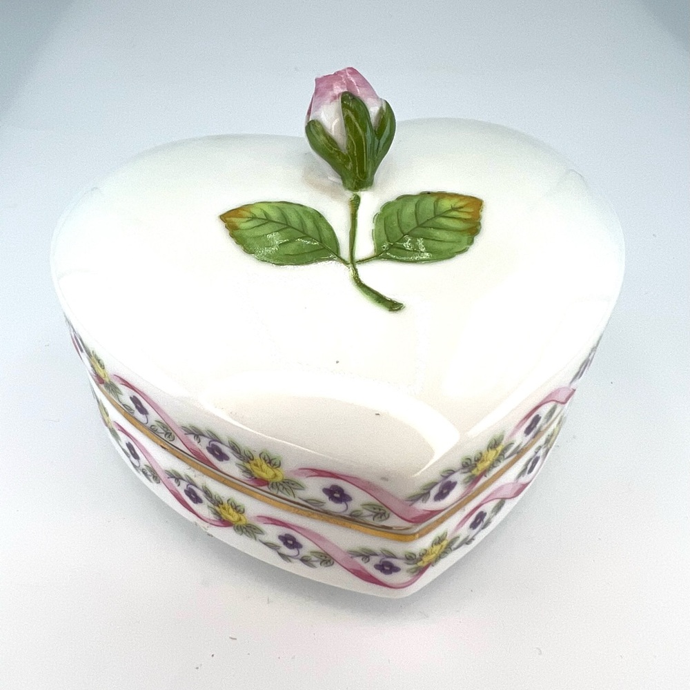Berman & Anderson Heart Shaped Porcelain Rose Music Box Vintage 1979 Working - Picture 1 of 10